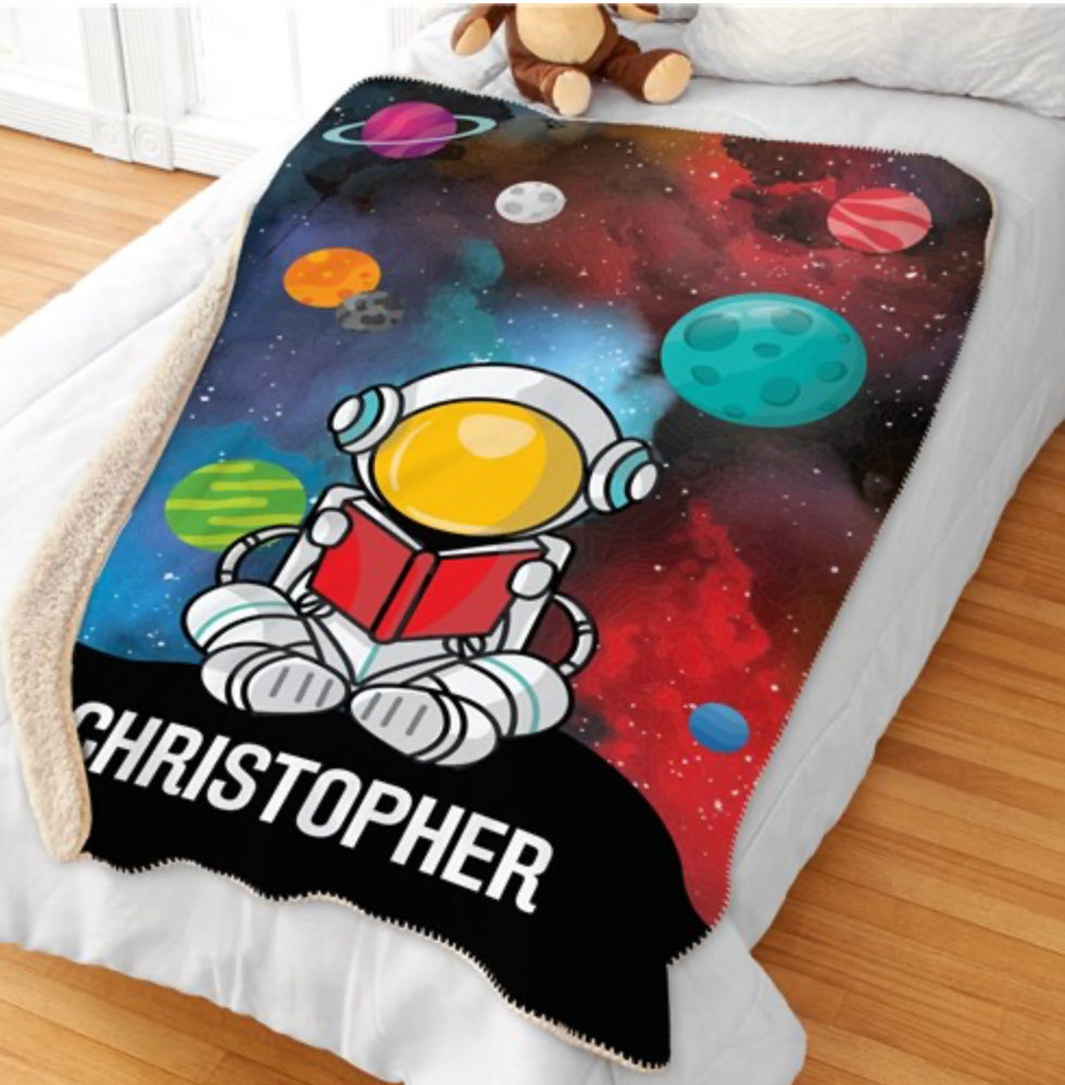 🚀 Personalized Astronaut Reading Sherpa Blanket 🌙📖